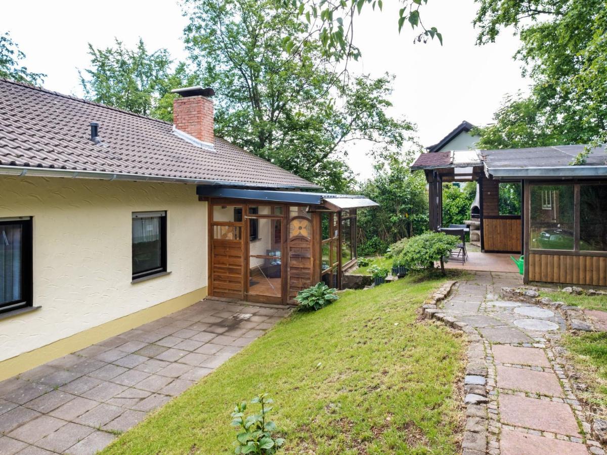 Idyllic Bungalow In Feusdorf With Forest View חדר תמונה