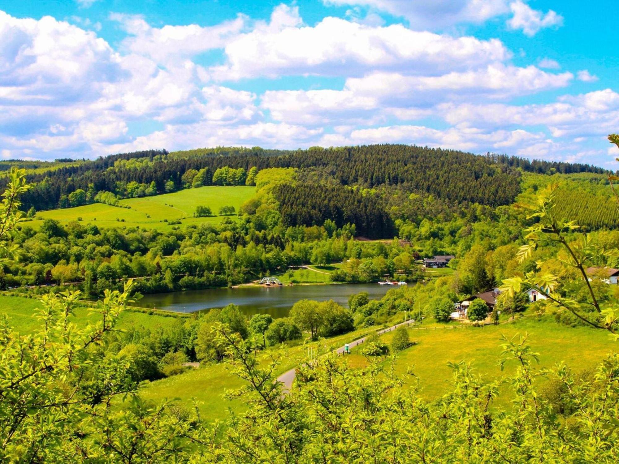 Idyllic Bungalow In Feusdorf With Forest View מראה חיצוני תמונה